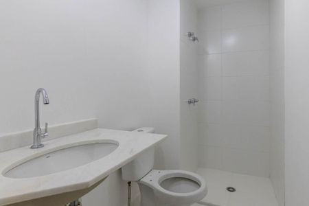 Banheiro de kitnet/studio à venda com 1 quarto, 27m² em República, São Paulo