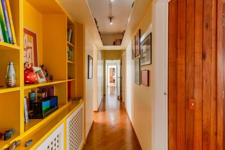 Apartamento à venda com 226m², 4 quartos e 2 vagasCorredor