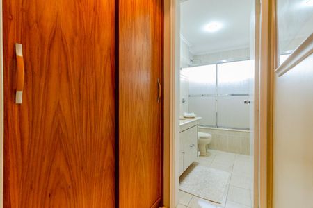 Apartamento à venda com 226m², 4 quartos e 2 vagasBanheiro Social