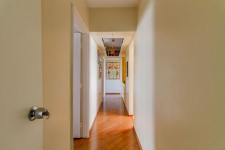 Apartamento à venda com 226m², 4 quartos e 2 vagasCorredor