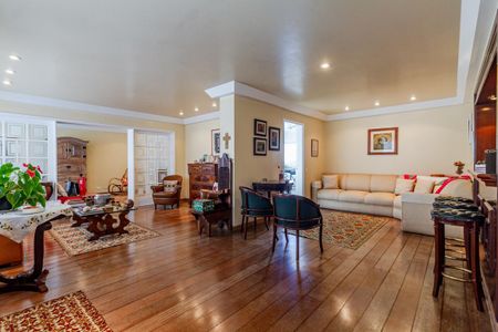 Apartamento à venda com 226m², 4 quartos e 2 vagasSala