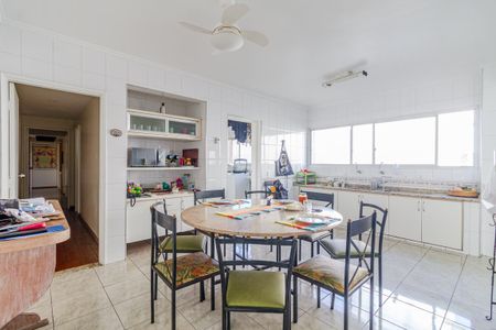 Apartamento à venda com 226m², 4 quartos e 2 vagasCopa