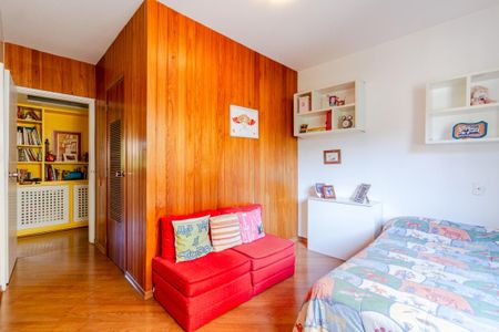 Apartamento à venda com 226m², 4 quartos e 2 vagasQuarto 2