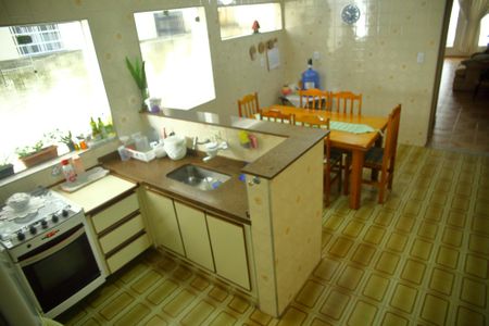 Casa à venda com 150m², 3 quartos e 2 vagasCozinha