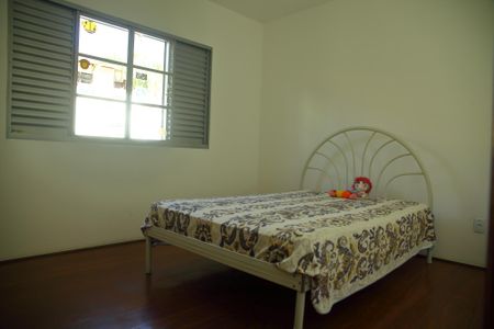 Casa à venda com 150m², 3 quartos e 2 vagasQuarto 2