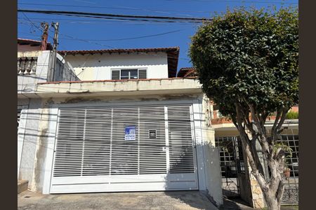 Casa à venda com 150m², 3 quartos e 2 vagas Casa à venda com 150m², 3 quartos e 2 vagasFachada