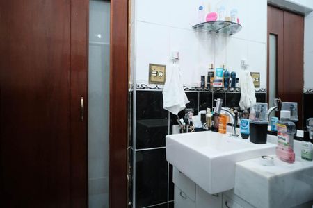 Casa à venda com 100m², 3 quartos e 2 vagasBanheiro da Suíte