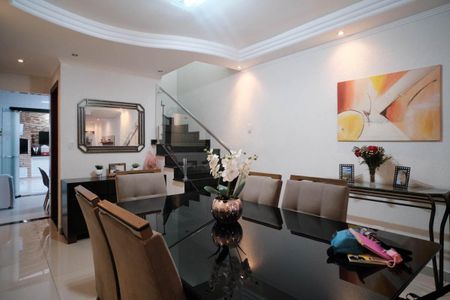 Casa à venda com 100m², 3 quartos e 2 vagasSala