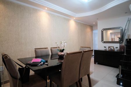 Casa à venda com 100m², 3 quartos e 2 vagasSala