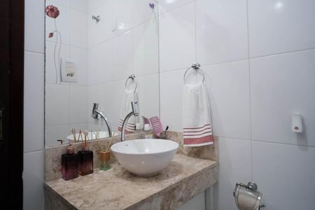 Casa à venda com 100m², 3 quartos e 2 vagasBanheiro