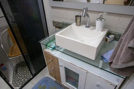 Casa à venda com 175m², 3 quartos e 2 vagasBanheiro