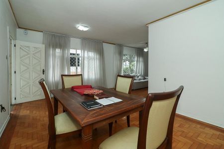 Casa à venda com 217m², 4 quartos e 3 vagasSala