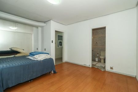 Casa à venda com 217m², 4 quartos e 3 vagas Suíte