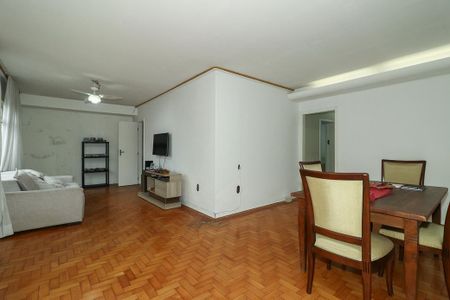 Casa à venda com 217m², 4 quartos e 3 vagasSala