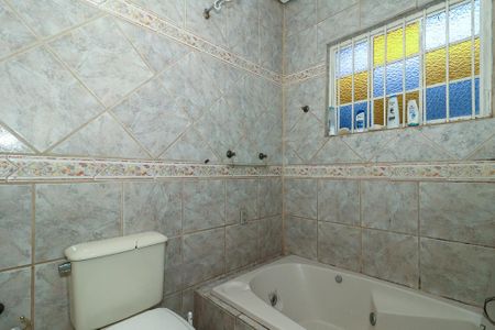 Casa à venda com 217m², 4 quartos e 3 vagasBanheiro da Suíte