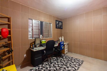 Casa à venda com 220m², 4 quartos e 2 vagasEscritório