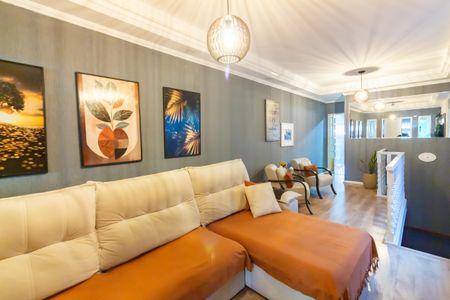 Casa à venda com 220m², 4 quartos e 2 vagasSala