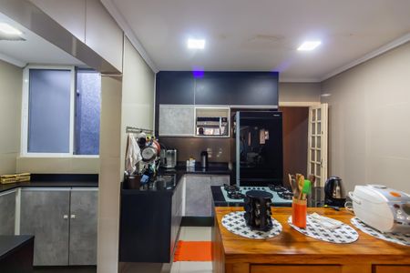 Casa à venda com 220m², 4 quartos e 2 vagasCozinha