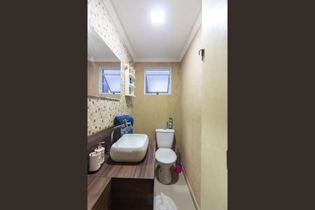 Casa à venda com 220m², 4 quartos e 2 vagasLavabo