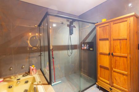 Casa à venda com 220m², 4 quartos e 2 vagasBanheiro da Suíte