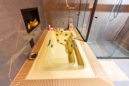 Casa à venda com 220m², 4 quartos e 2 vagasBanheiro da Suíte