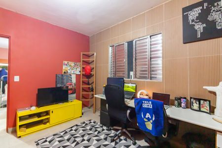 Casa à venda com 220m², 4 quartos e 2 vagasEscritório