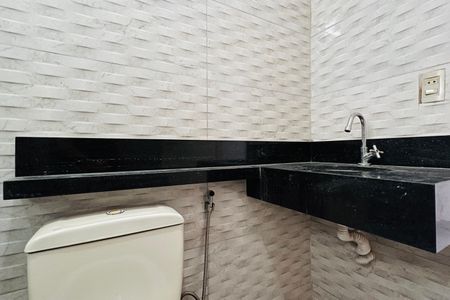 Casa à venda com 170m², 3 quartos e 2 vagasBanheiro 1