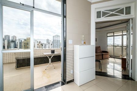 Apartamento à venda com 200m², 5 quartos e 3 vagasCozinha