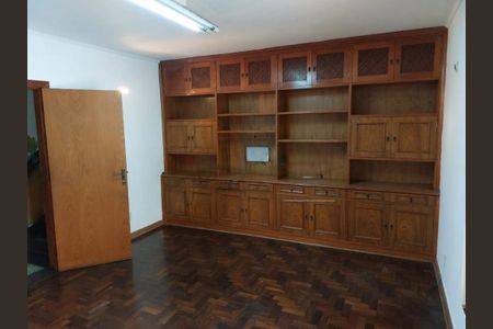 Casa à venda com 5 quartos, 330m² em Vila Brasilina, São Paulo