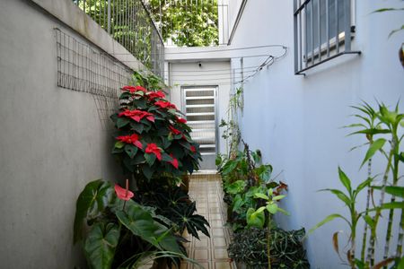 Casa à venda com 170m², 4 quartos e 2 vagas Casa à venda com 170m², 4 quartos e 2 vagasQuintal