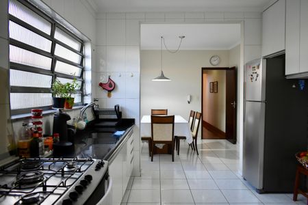 Casa à venda com 170m², 4 quartos e 2 vagas Casa à venda com 170m², 4 quartos e 2 vagasCozinha