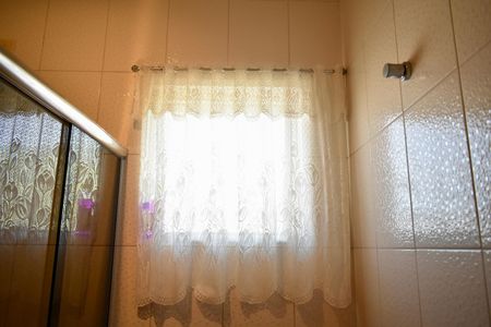 Casa à venda com 170m², 4 quartos e 2 vagas Casa à venda com 170m², 4 quartos e 2 vagasBanheiro Social