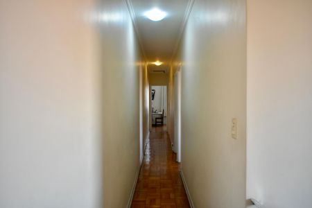 Casa à venda com 170m², 4 quartos e 2 vagas Casa à venda com 170m², 4 quartos e 2 vagasCorredor