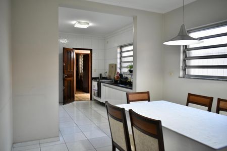 Casa à venda com 170m², 4 quartos e 2 vagas Casa à venda com 170m², 4 quartos e 2 vagasCozinha