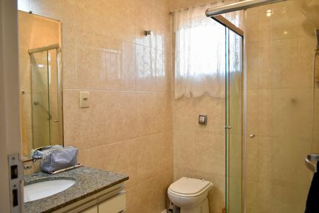 Casa à venda com 170m², 4 quartos e 2 vagas Casa à venda com 170m², 4 quartos e 2 vagasBanheiro da Suíte