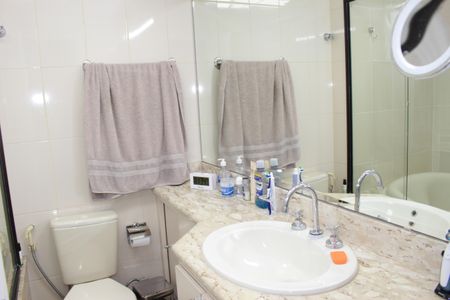 Apartamento à venda com 70m², 2 quartos e 2 vagasBanheiro da Suíte