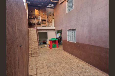 Casa à venda com 162m², 3 quartos e 4 vagas Casa à venda com 162m², 3 quartos e 4 vagasÁrea Externa