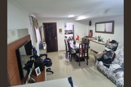 Casa à venda com 162m², 3 quartos e 4 vagas Casa à venda com 162m², 3 quartos e 4 vagasSala