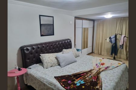 Casa à venda com 162m², 3 quartos e 4 vagas Casa à venda com 162m², 3 quartos e 4 vagasQuarto 1