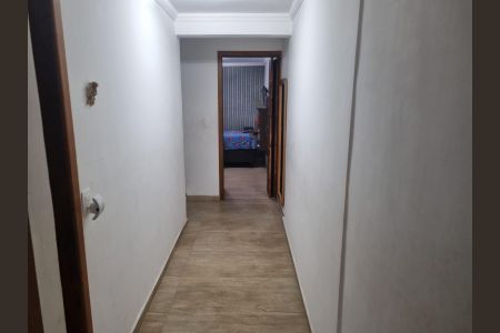 Casa à venda com 162m², 3 quartos e 4 vagas Casa à venda com 162m², 3 quartos e 4 vagasCorredor