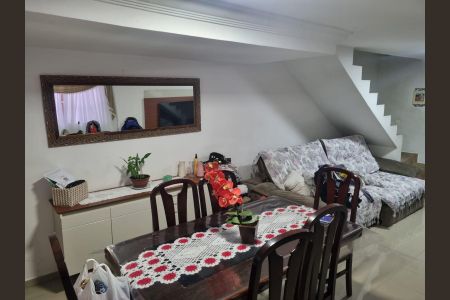 Casa à venda com 162m², 3 quartos e 4 vagas Casa à venda com 162m², 3 quartos e 4 vagasSala