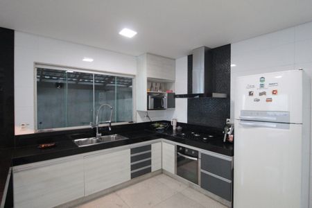 Casa à venda com 450m², 3 quartos e 10 vagasCozinha