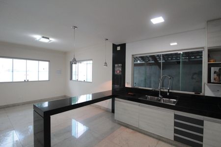 Casa à venda com 450m², 3 quartos e 10 vagasCozinha