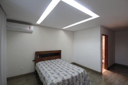 Casa à venda com 450m², 3 quartos e 10 vagasSuíte