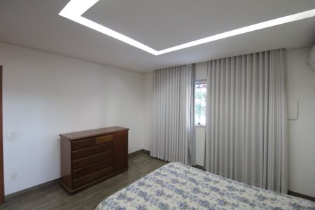 Casa à venda com 450m², 3 quartos e 10 vagasSuíte