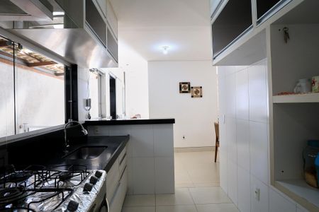 Casa à venda com 217m², 3 quartos e 2 vagas Casa à venda com 217m², 3 quartos e 2 vagasCozinha