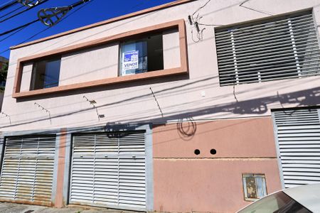 Casa à venda com 217m², 3 quartos e 2 vagas Casa à venda com 217m², 3 quartos e 2 vagasFachada