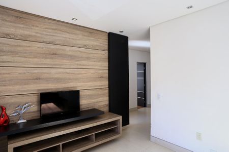 Casa à venda com 217m², 3 quartos e 2 vagas Casa à venda com 217m², 3 quartos e 2 vagasSala