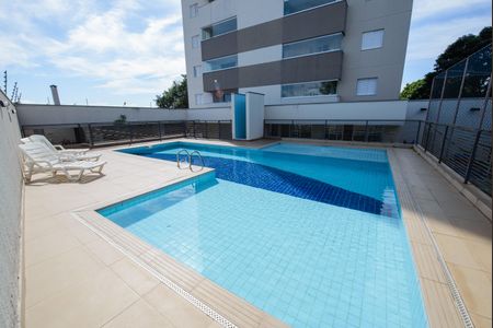Apartamento para alugar com 68m², 2 quartos e 1 vagaÁrea comum - Piscina