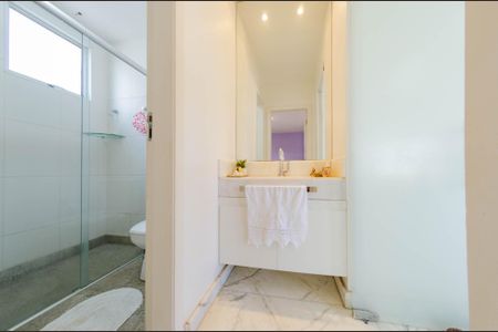 Apartamento à venda com 214m², 3 quartos e 4 vagasBanheiro 2